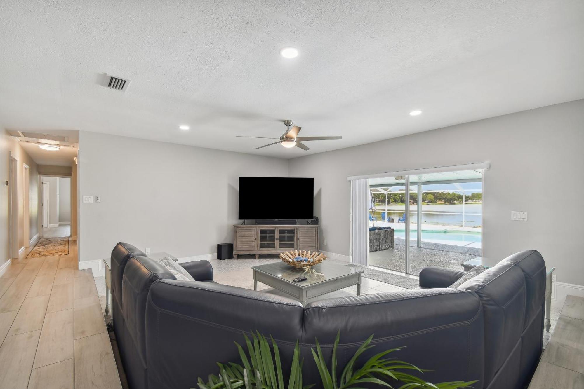 Lake House Westchase Area. Heated Pool Waterfront! Tampa Eksteriør billede