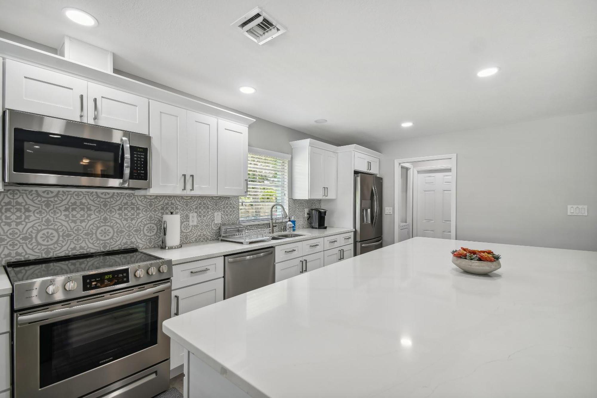 Lake House Westchase Area. Heated Pool Waterfront! Tampa Eksteriør billede