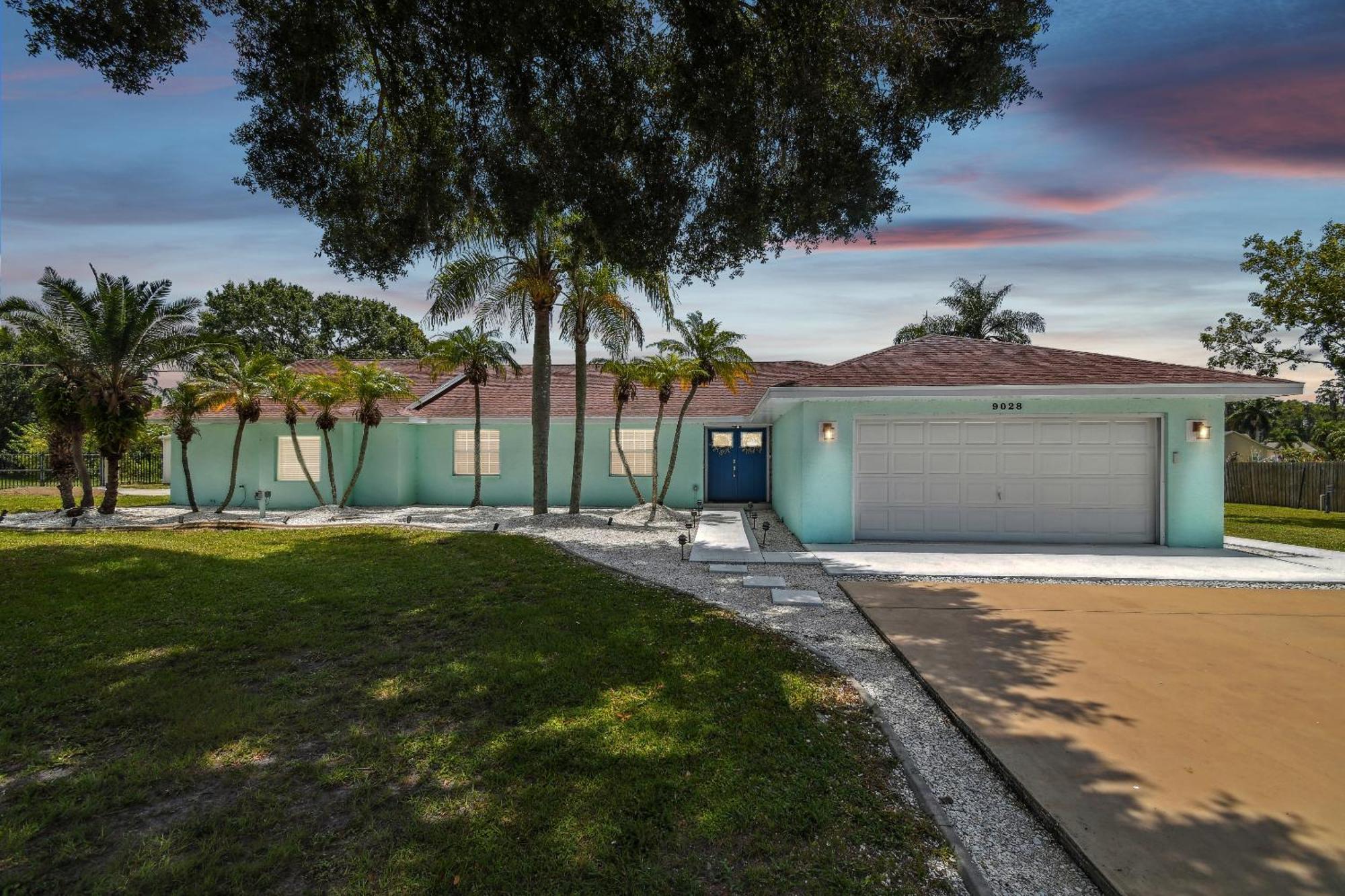 Lake House Westchase Area. Heated Pool Waterfront! Tampa Eksteriør billede