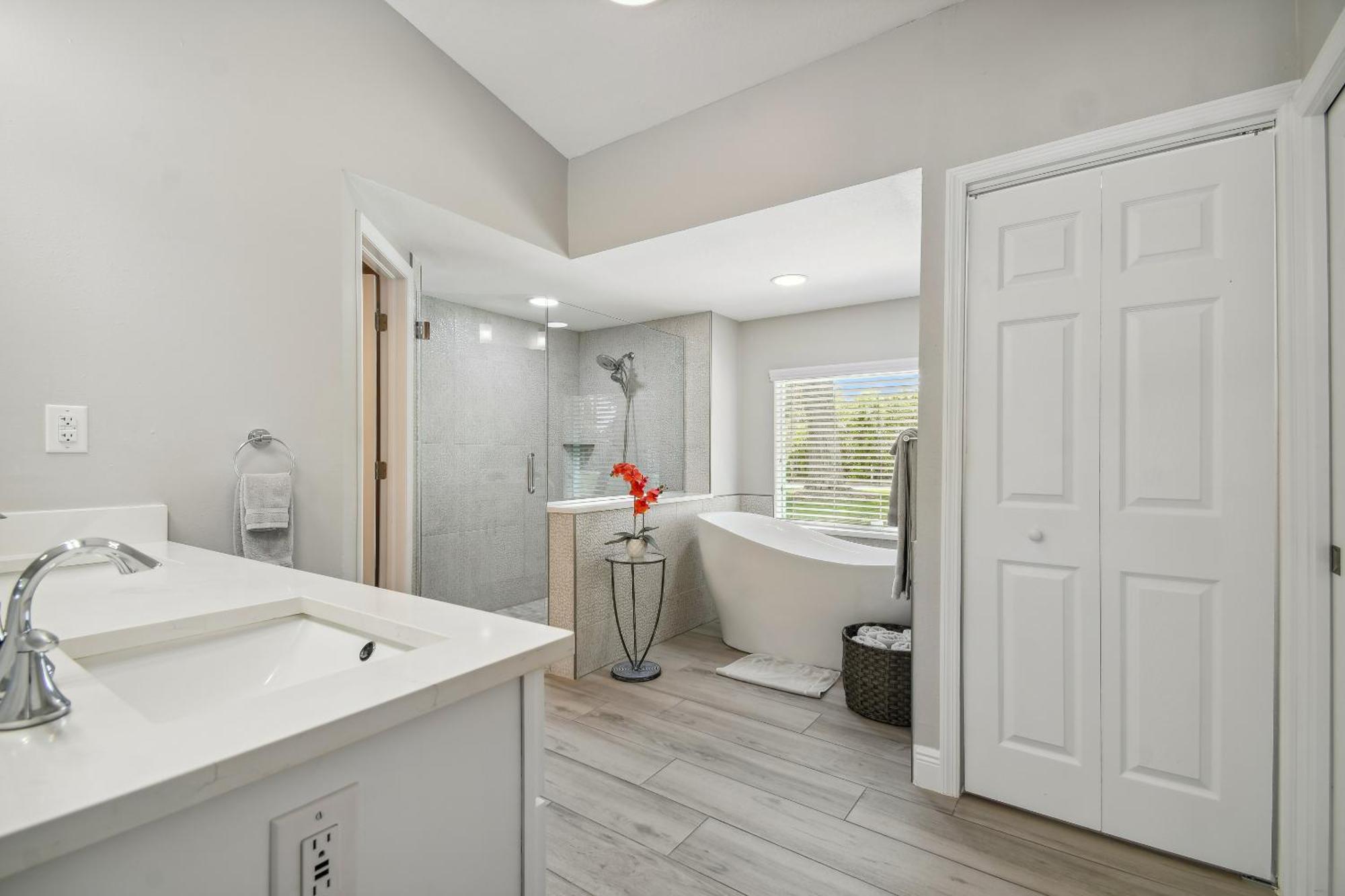 Lake House Westchase Area. Heated Pool Waterfront! Tampa Eksteriør billede